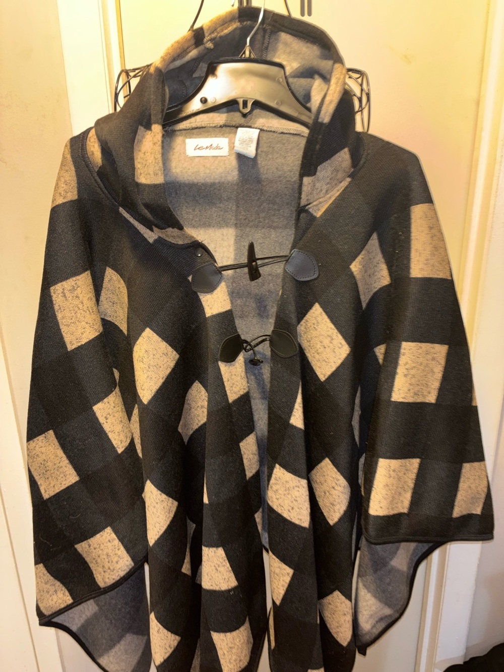Moda Black & Beige Checkered Hooded Poncho with Toggle Closures one size